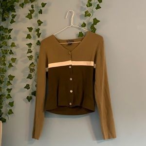 (3 for $28) green button up crop top